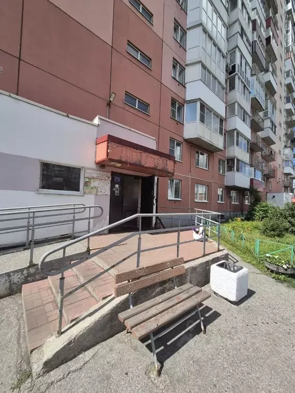 1-к кв. Кемеровская область, Новокузнецк просп. Н.С. Ермакова, 10 ... - Фото 0
