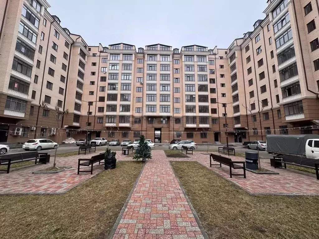 3-к кв. Северная Осетия, Владикавказ ул. Курсантов-Кировцев, 4А (93.0 ... - Фото 1