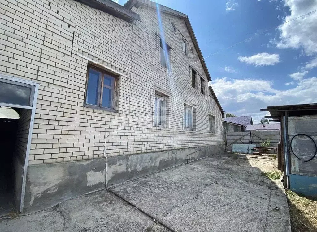 Дом в Самарская область, Сызрань Камышинская ул., 12А (170 м) - Фото 1