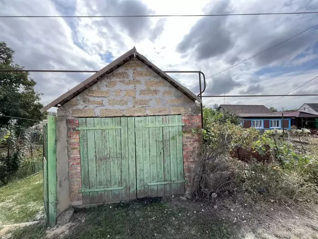 Дом в Крым, Сакский район, Ореховское с/пос, с. Червоное ул. ... - Фото 0