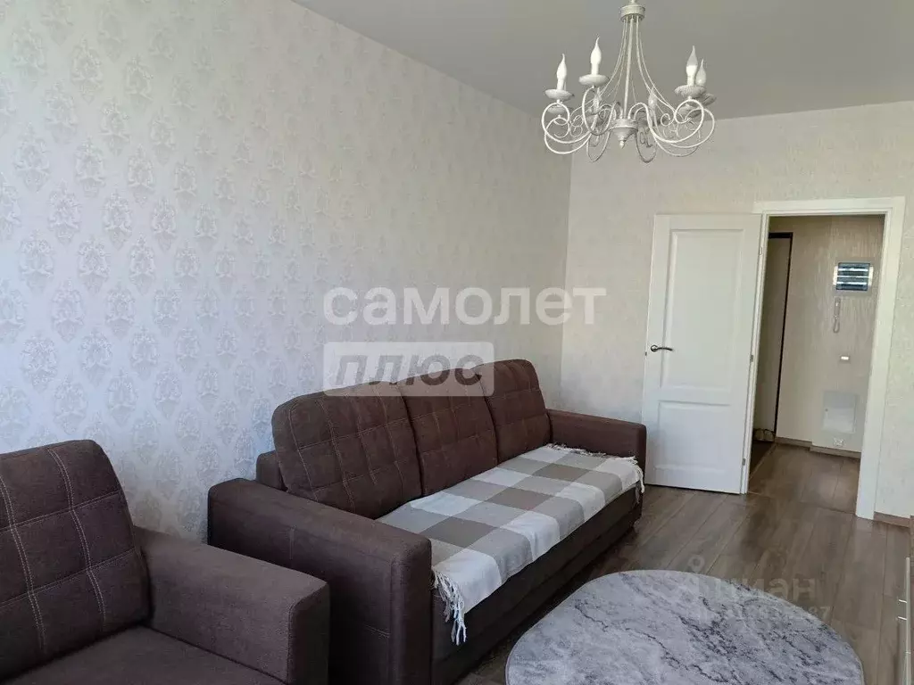 1-к кв. Свердловская область, Екатеринбург ул. Азина, 57 (38.5 м) - Фото 1
