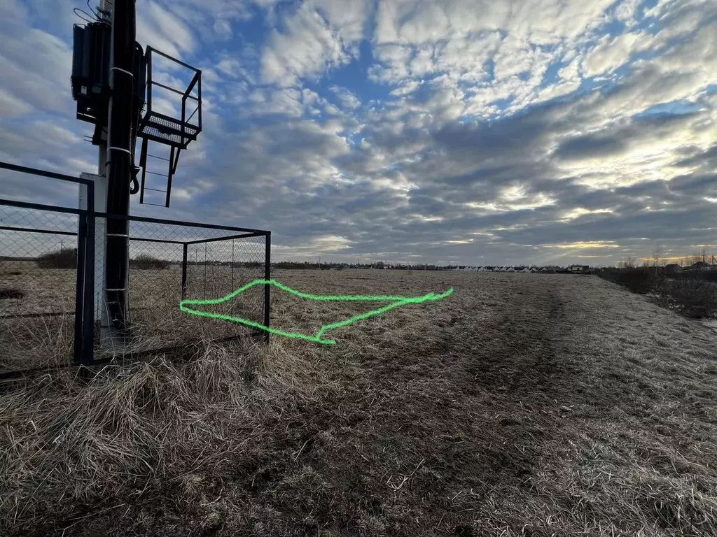 Участок в Ленинградская область, Отрадное Кировский район, пос. ... - Фото 1