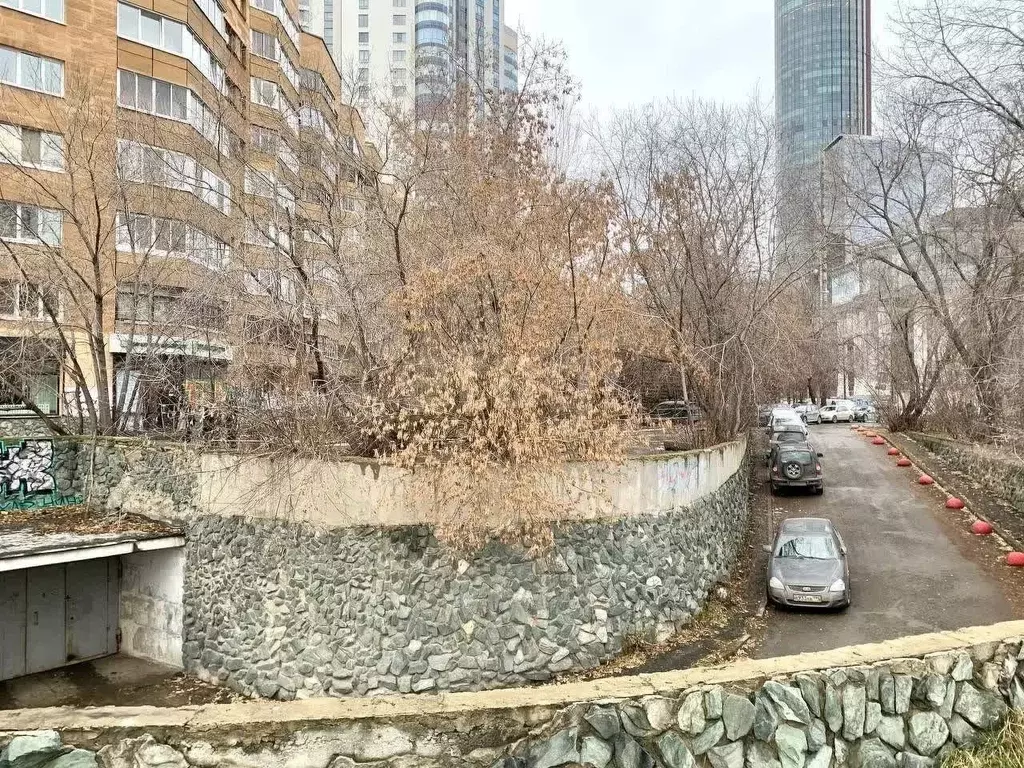 Гараж в Свердловская область, Екатеринбург ул. Антона Валека, 12 (19 ... - Фото 2