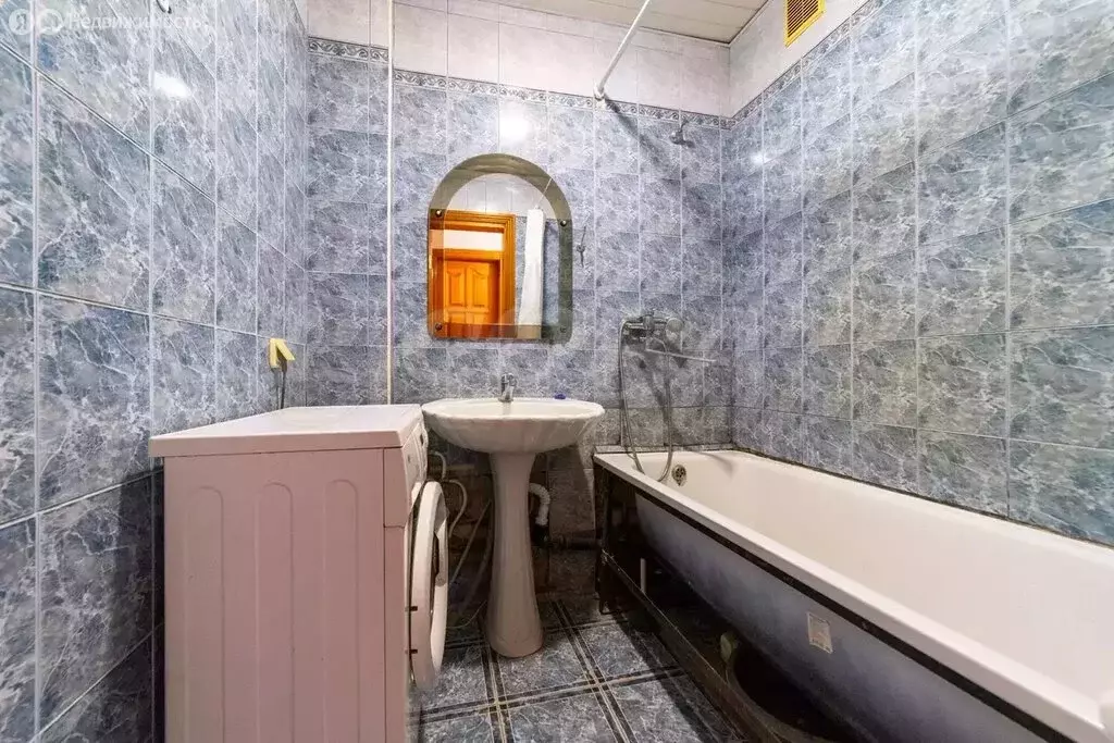 3-комнатная квартира: Тюмень, улица Московский Тракт, 139/1 (100 м) - Фото 1