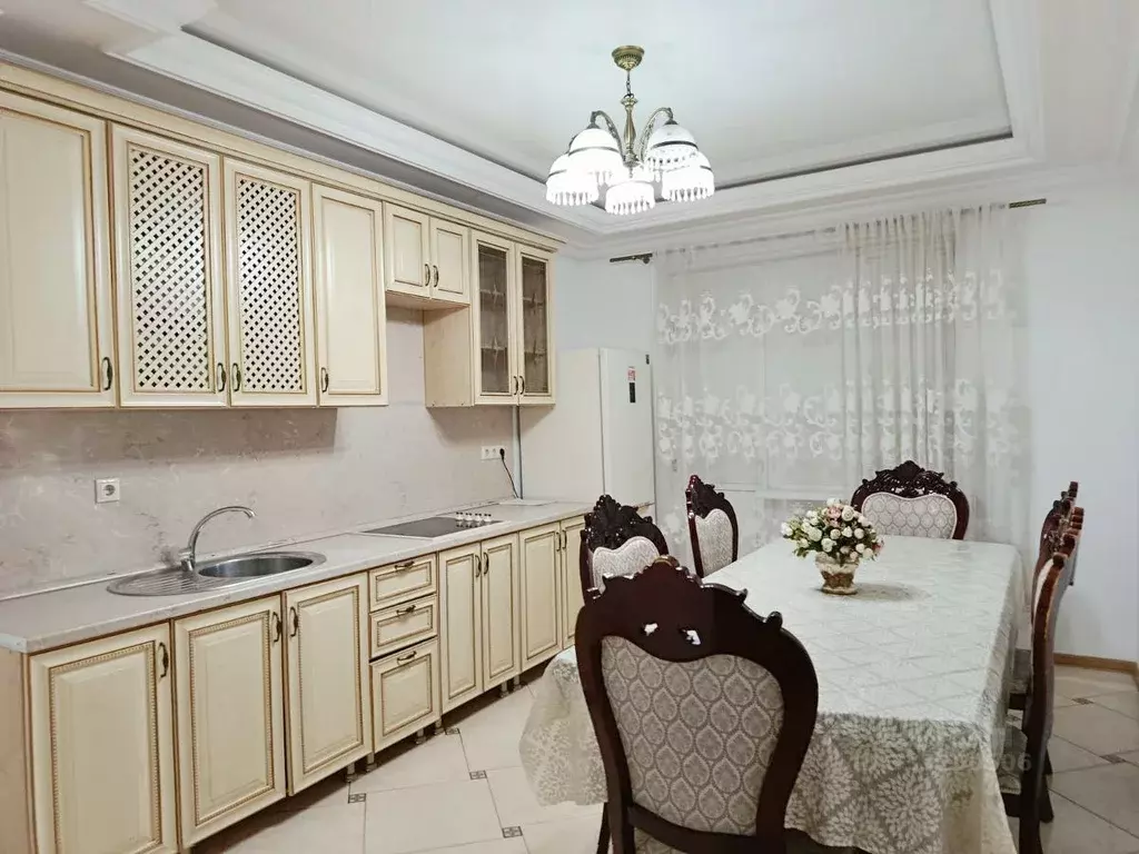 2-к кв. Чеченская республика, Грозный ул. Сайханова, 22А (80.0 м) - Фото 1