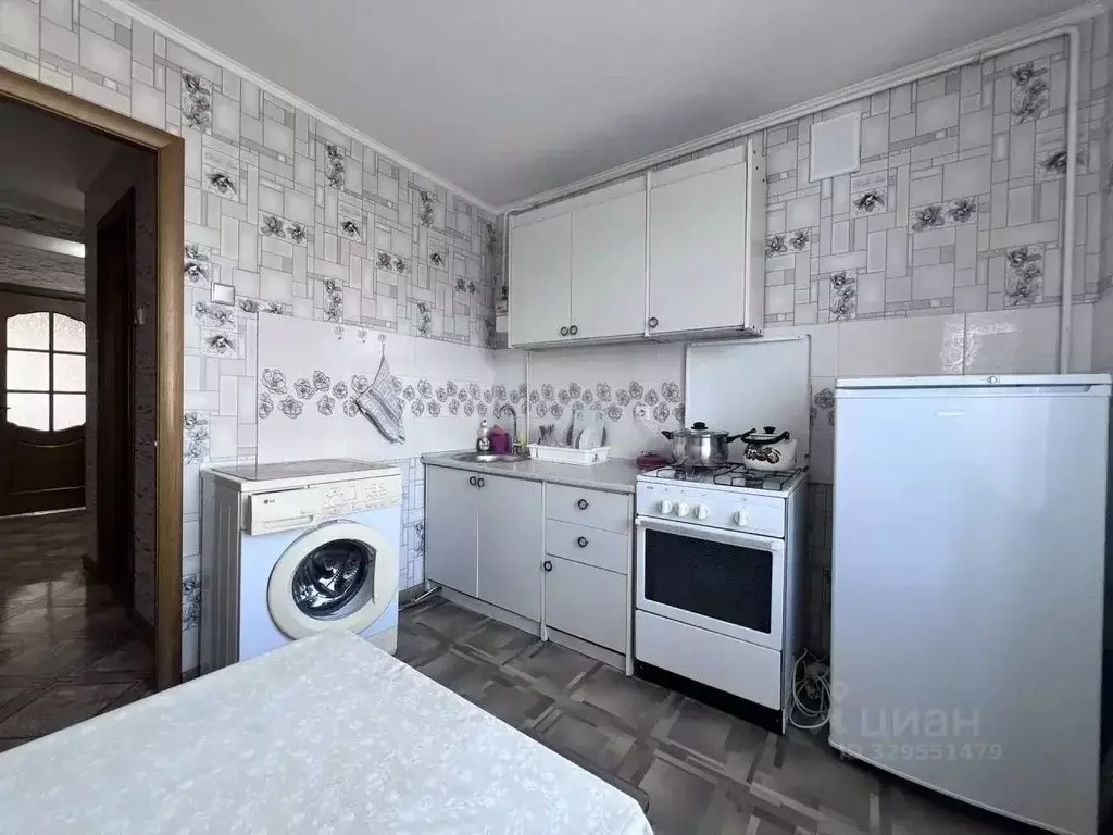 2-к кв. Крым, Симферополь ул. Аральская, 71 (50.0 м) - Фото 2