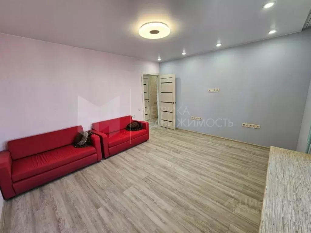 3-к кв. Тюменская область, Тюмень Широтная ул., 211к1 (72.4 м) - Фото 0