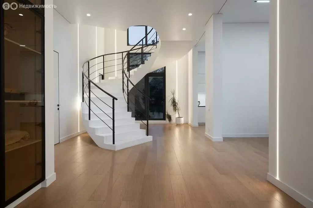 Дом в Сочи, микрорайон Новый Сочи, Клубничная улица, 1/15А (300 м) - Фото 1