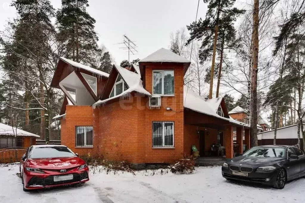 Дом в посёлок городского типа Малаховка, улица Свердлова (364 м) - Фото 0