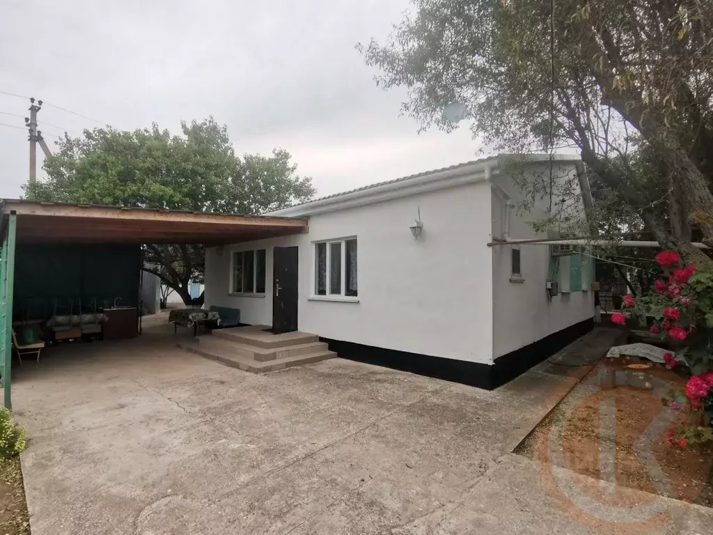 Дом в Крым, Сакский район, с. Молочное ул. Первомайская, 82 (76 м) - Фото 1