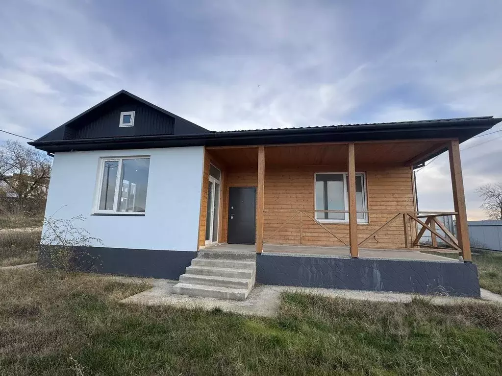 Дом в Севастополь ул. Генерала Провалова (100 м) - Фото 1