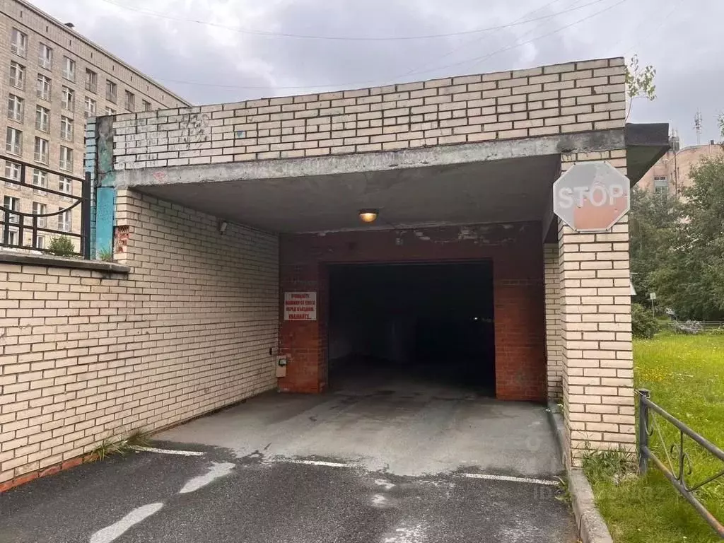 Гараж в Санкт-Петербург ул. Нахимова, 7к1 (13 м) - Фото 1