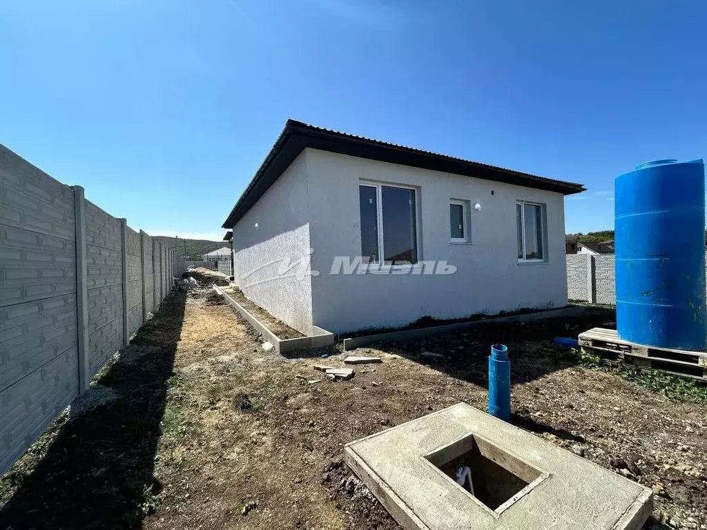 Дом в Крым, Симферопольский район, Добровское с/пос, с. Пионерское ул. ... - Фото 2