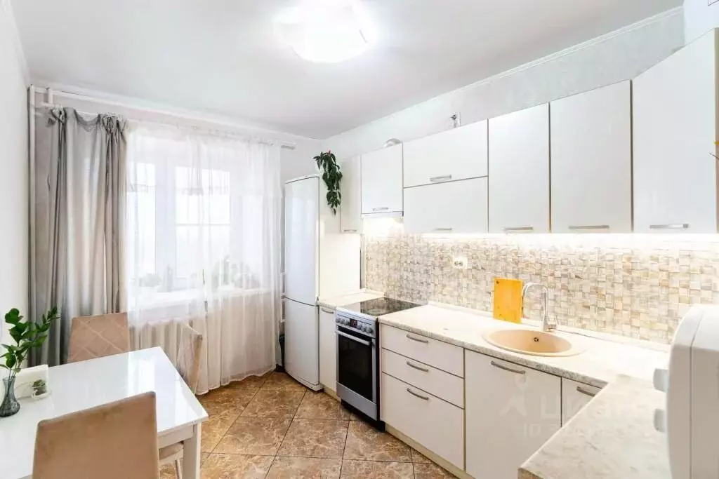 3-к кв. Омская область, Омск ул. Крупской, 38 (66.0 м) - Фото 1