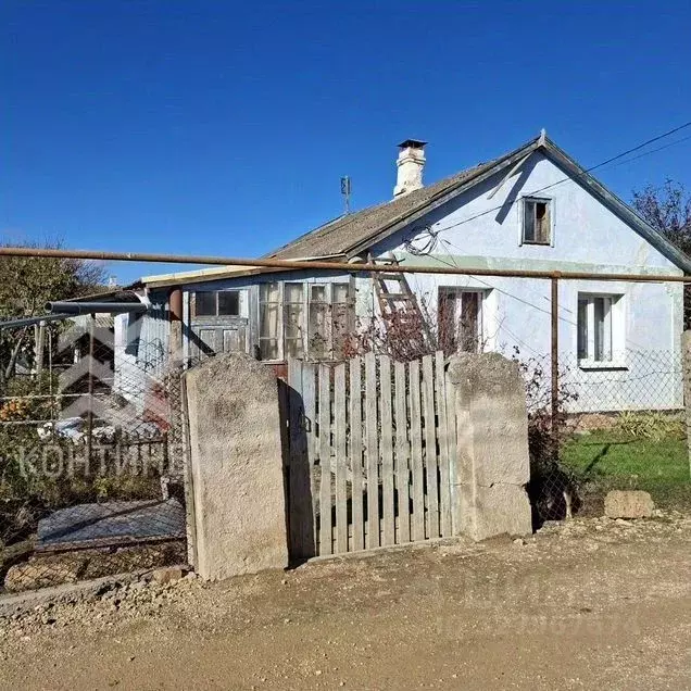 Дом в Крым, Сакский район, Охотниковское с/пос, с. Орлянка  (46 м) - Фото 1