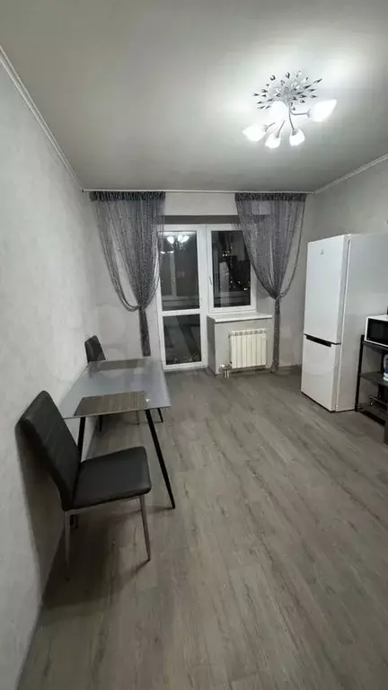 1-к. квартира, 45 м, 4/10 эт. - Фото 1