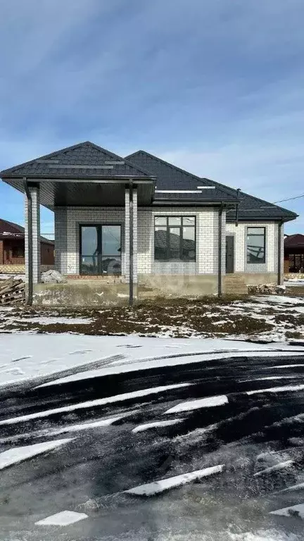 Дом в Ставропольский край, Шпаковский муниципальный округ, с. Надежда, ... - Фото 1