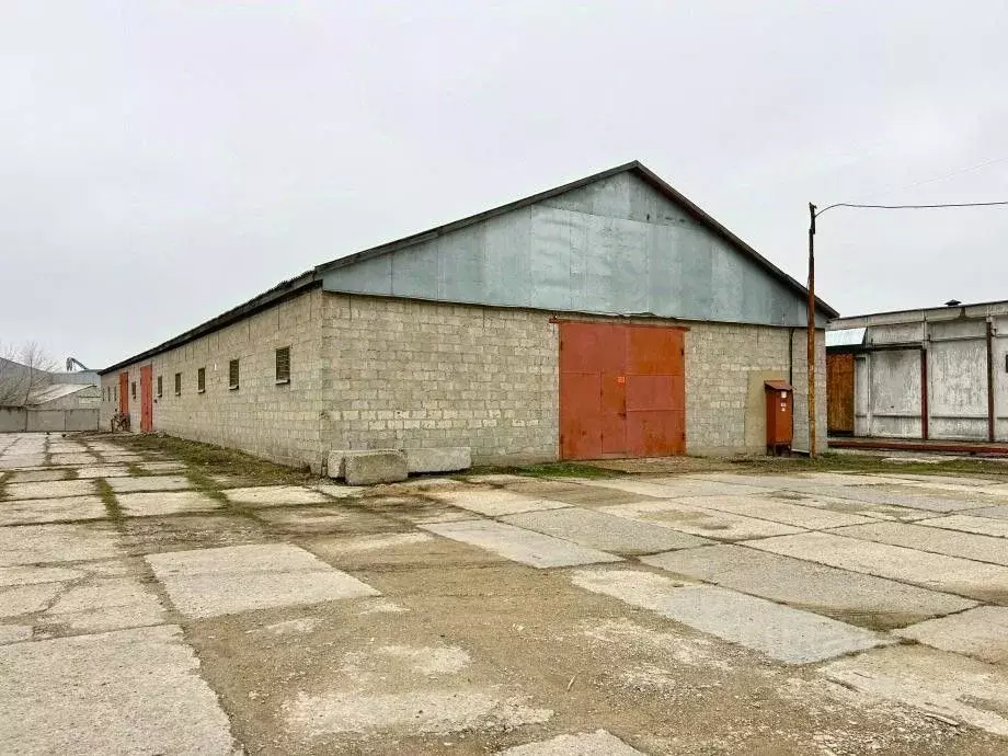 Склад в Саратовская область, пос. Зоринский ул. Дорожная, 1 (300 м) - Фото 1