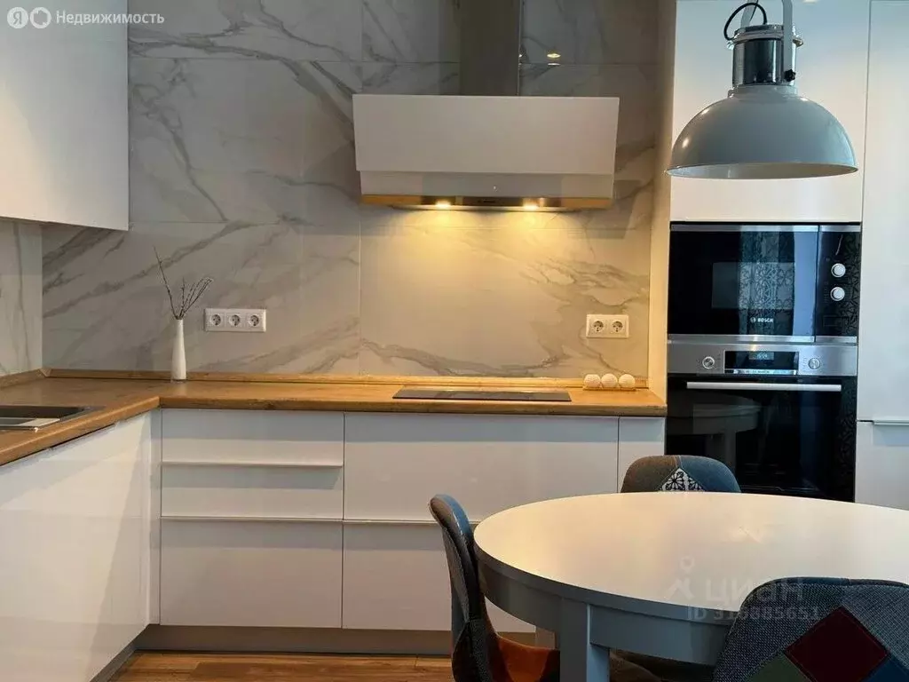 2-комнатная квартира: Энгельс, Студенческая улица, 183Ж (74 м) - Фото 1