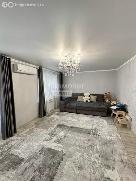 3-комнатная квартира: Астрахань, улица Куликова, 66 (77 м) - Фото 0