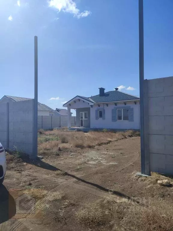 Дом в Крым, Сакский район, Уютненское с/пос Уютное жилой комплекс, ул. ... - Фото 1