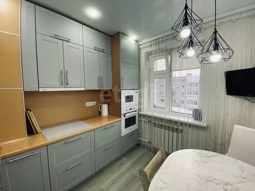 2-к кв. Ямало-Ненецкий АО, Ноябрьск ул. Изыскателей, 40Б (47.8 м) - Фото 0