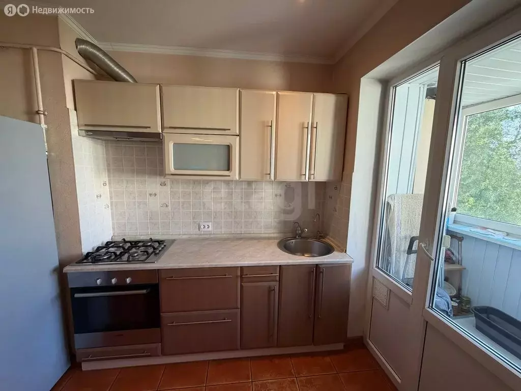 3-комнатная квартира: Калининград, Железнодорожная улица, 55 (68.9 м) - Фото 2