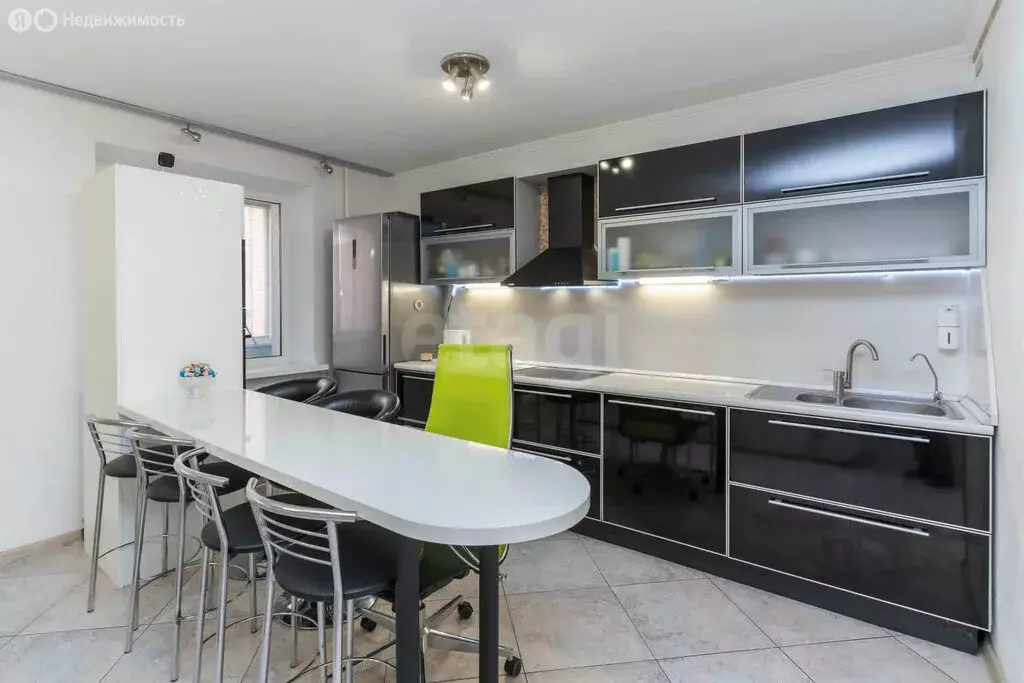 2-комнатная квартира: Тюмень, 6-й микрорайон, улица Валерии ... - Фото 1