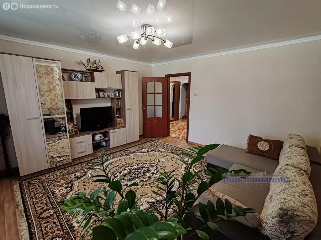 3-комнатная квартира: Барнаул, улица Солнечная Поляна, 23 (67 м) - Фото 1
