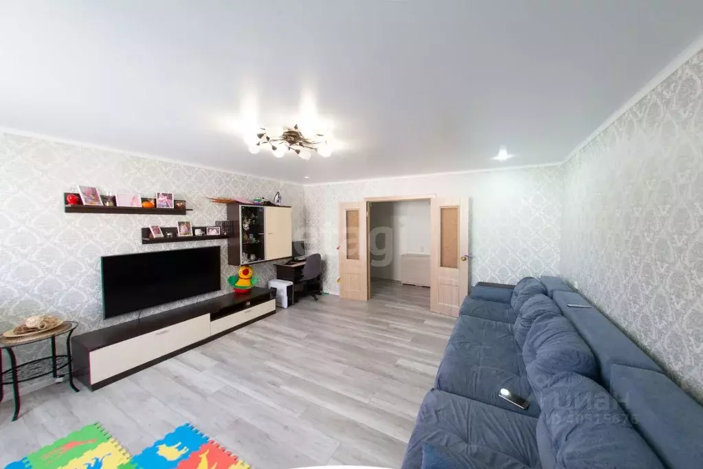 2-к кв. Татарстан, Альметьевск Алсу мкр, ул. Рината Галеева, 10 (75.2 . - Фото 0