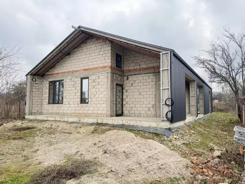 Дом в Кабардино-Балкария, Нальчик ул. А.А. Кадырова, 31 (180 м) - Фото 1