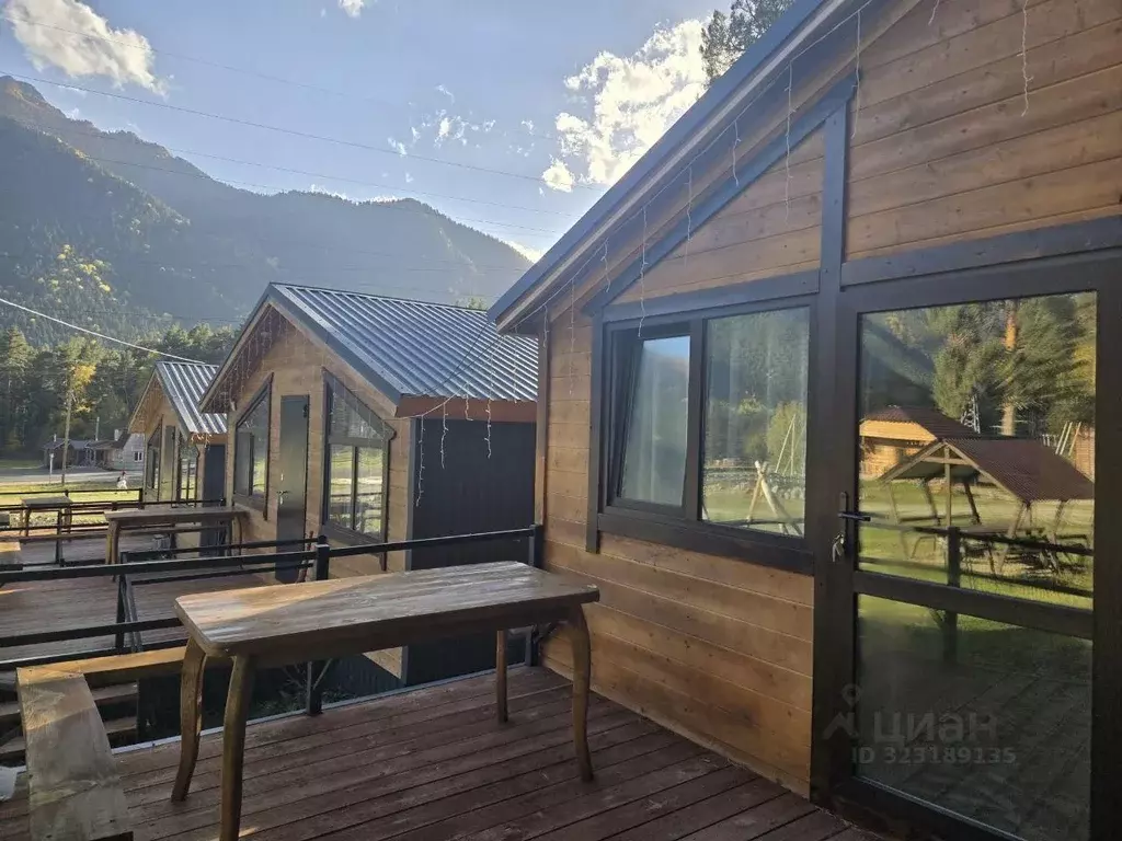 Дом в Карачаево-Черкесия, Зеленчукский район, с. Архыз ул. Ленина, 47 ... - Фото 1