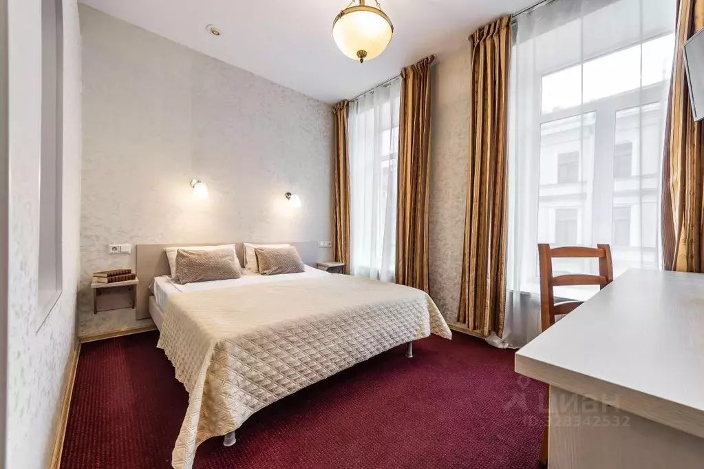 Комната Санкт-Петербург Большая Конюшенная ул., 25 (30.0 м) - Фото 1