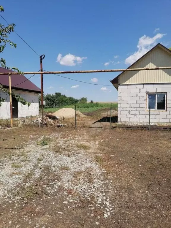 Дом в Краснодарский край, Ейское с/пос, Новодеревянковский хут. ул. ... - Фото 0