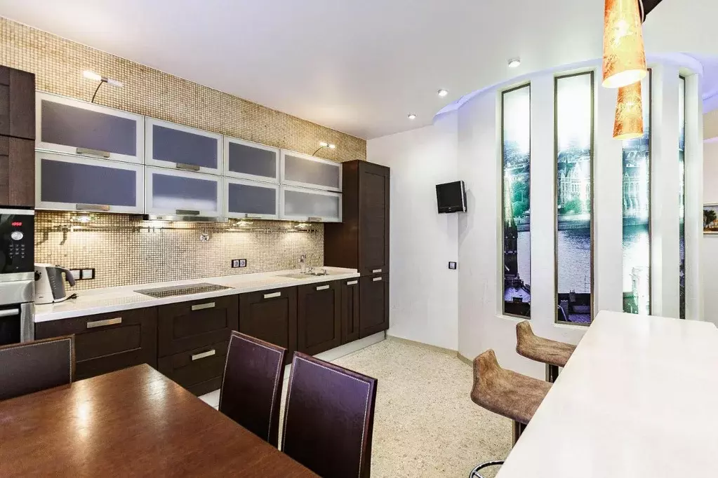 3-к кв. Новосибирская область, Новосибирск ул. Кирова, 46 (100.0 м) - Фото 0