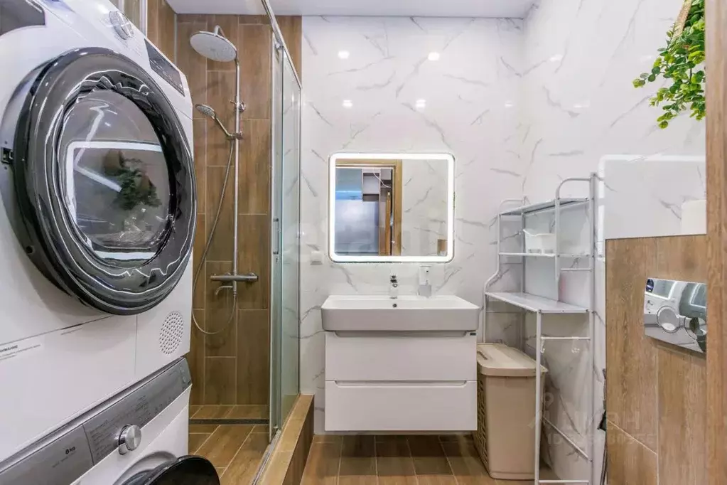 2-к кв. Тюменская область, Тюмень ул. Новоселов, 105 (56.2 м) - Фото 1