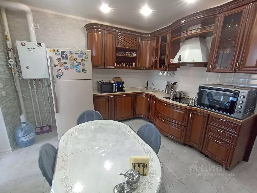 2-к кв. Астраханская область, Астрахань ул. Ахшарумова, 27А (69.0 м) - Фото 0