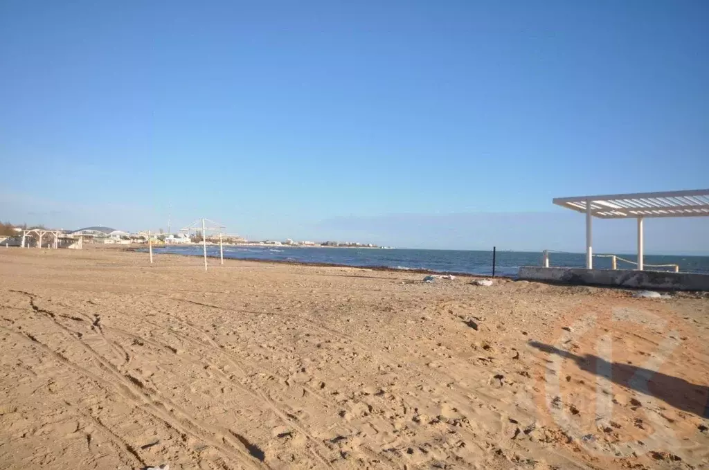 Участок в Крым, Евпатория городской округ, Заозерное пгт ул. Аллея ... - Фото 1