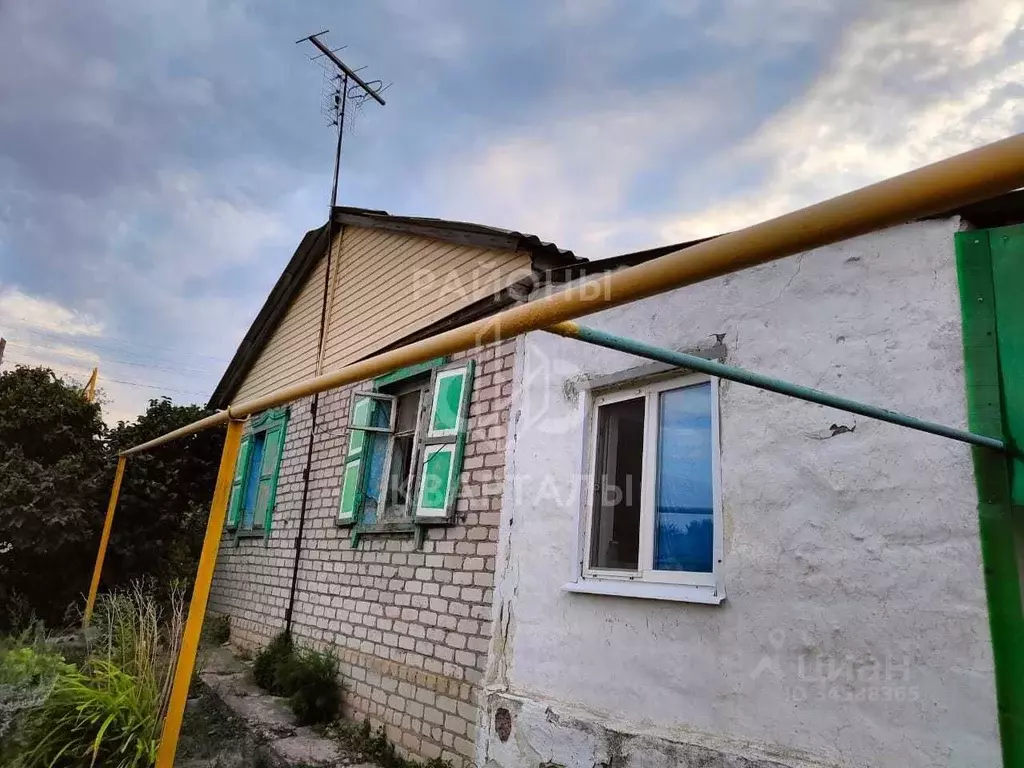 Дом в Волгоградская область, Серафимовичский район, Усть-Хоперское ... - Фото 1