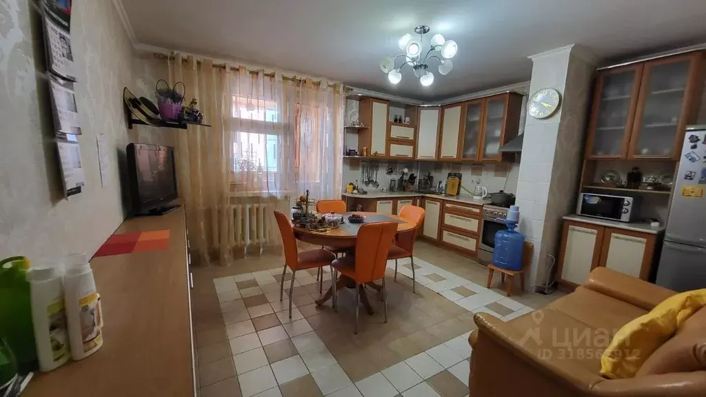 3-к кв. Татарстан, Казань ул. Фатыха Амирхана, 17 (79.8 м) - Фото 0