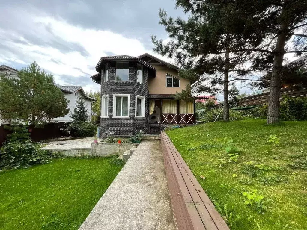 Дом в Кемеровская область, Кемерово 15-й мкр, 1-й кв-л,  (330 м) - Фото 1