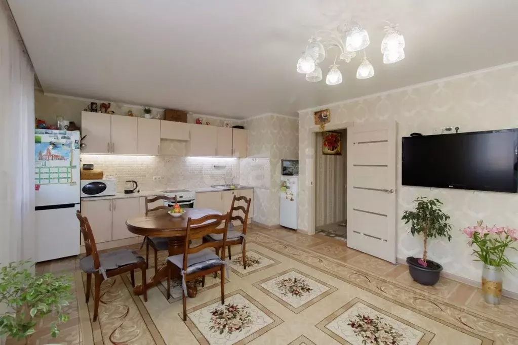 2-к кв. Тюменская область, Тюмень ул. Пермякова, 79 (89.9 м) - Фото 1