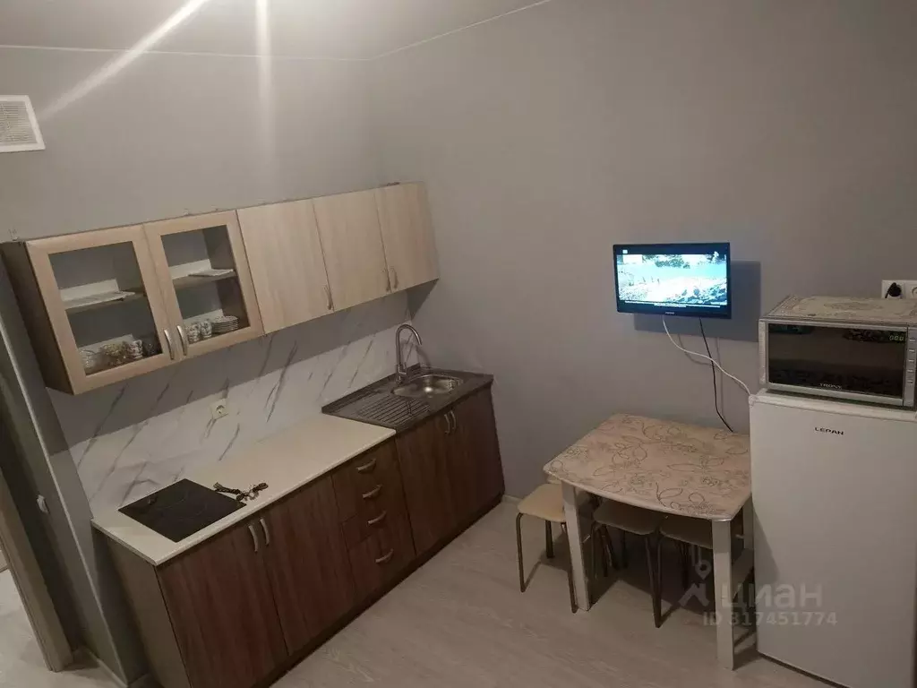 Студия Тюменская область, Тюмень ул. Фармана Салманова, 26 (19.0 м) - Фото 0