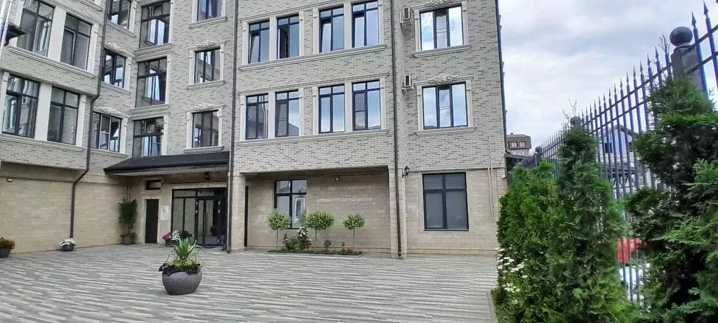 2-к кв. Кабардино-Балкария, Нальчик Кабардинская ул., 12 (70.0 м) - Фото 0