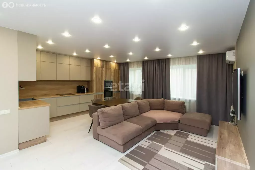 2-комнатная квартира: Тюмень, улица Александра Матросова, 1к2 (82.1 м) - Фото 1