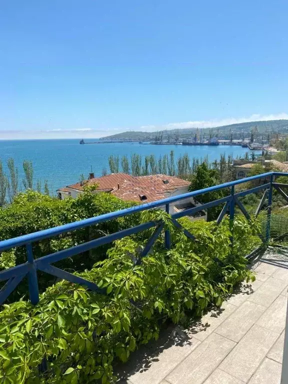 Дом в Крым, Феодосия ул. 3-го Кавалерийского Корпуса, 3А (300 м) - Фото 1