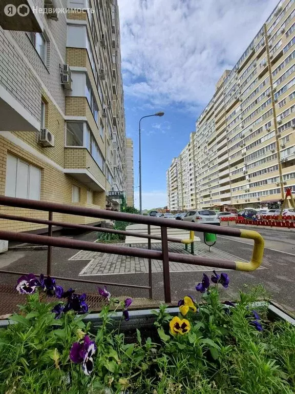 2-комнатная квартира: Краснодар, Кореновская улица, 2к4 (70.6 м) - Фото 0