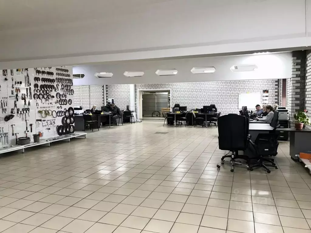 Торговая площадь в Алтайский край, Барнаул просп. Космонавтов, 14Т (92 ... - Фото 1