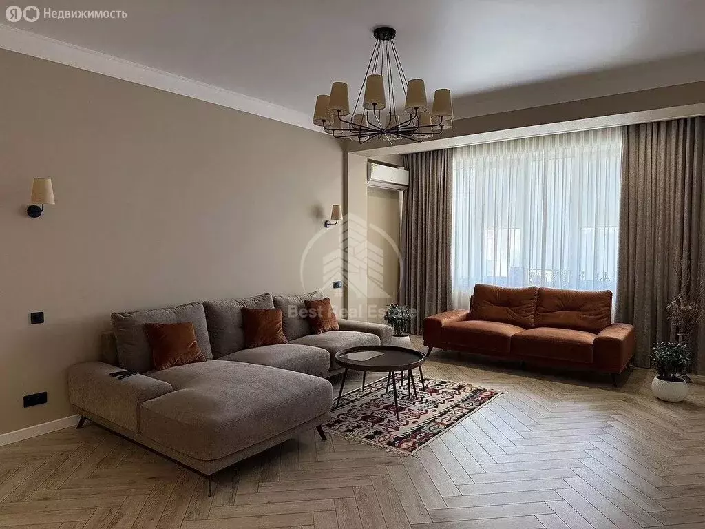 3-комнатная квартира: Махачкала, улица Габитова, 12Г (120 м) - Фото 1