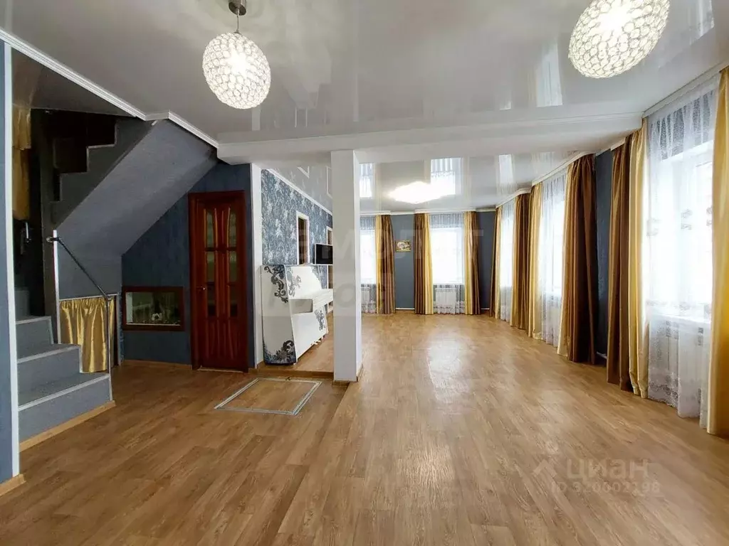 Дом в Оренбургская область, Оренбург ул. Парижской Коммуны, 88 (130 м) - Фото 1